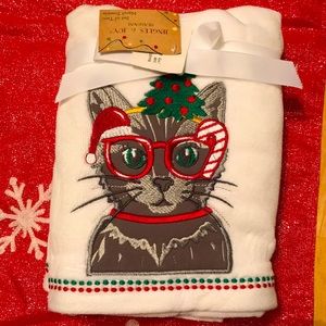 Set of 2 Christmas cat hand towels with tags!